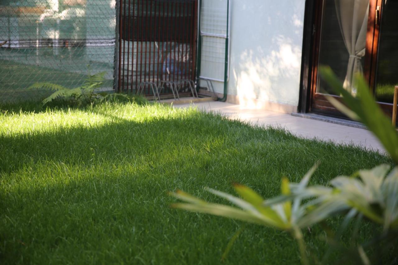 Holiday Residence With Private Garden Екстериор снимка
