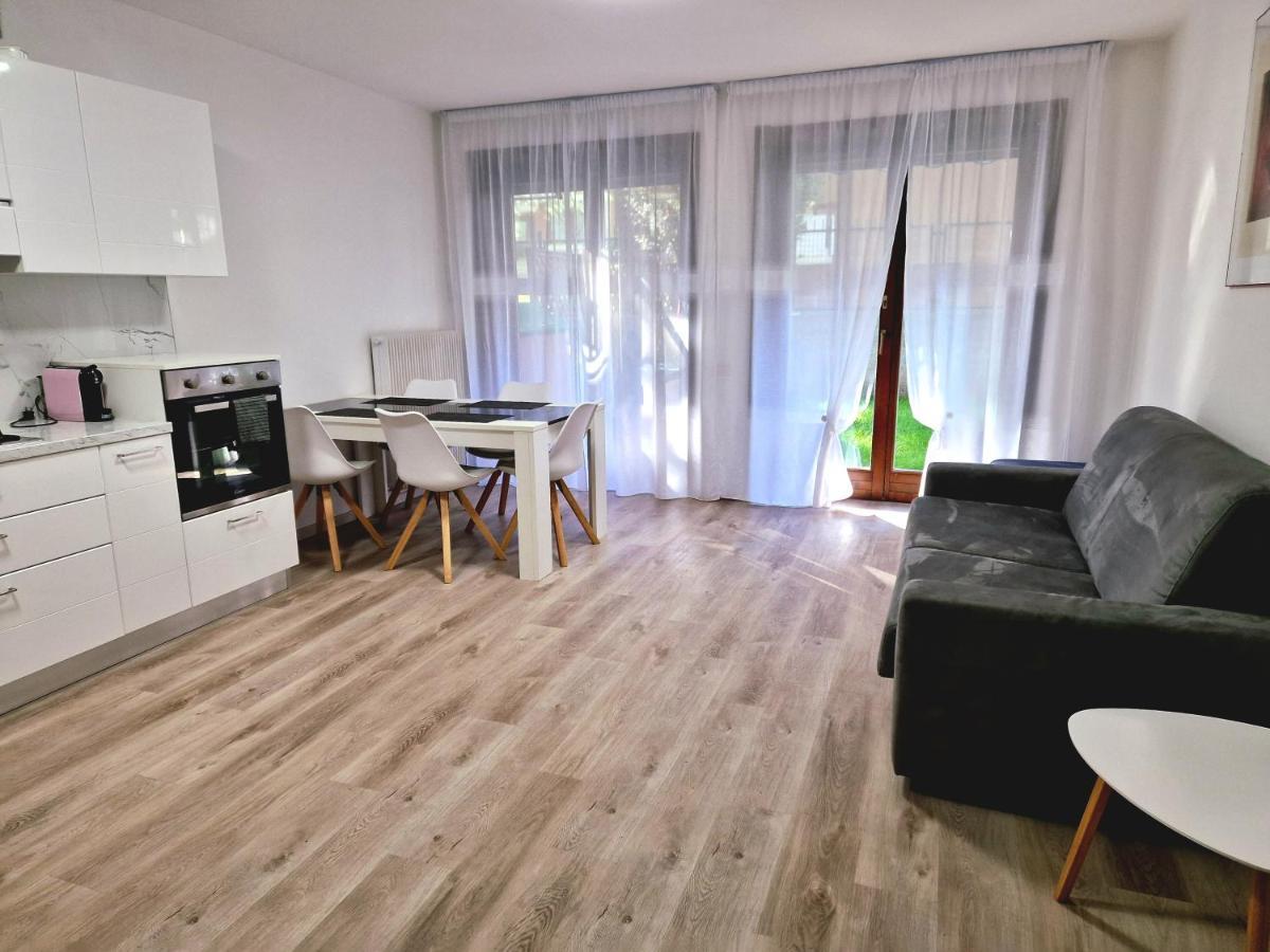 Holiday Residence With Private Garden Екстериор снимка